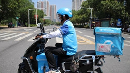 高校開學(xué)季，看外賣小哥、保安和核酸檢測員的勵志求學(xué)路