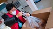 他們因疫情滯留西安，主動當(dāng)起了志愿者