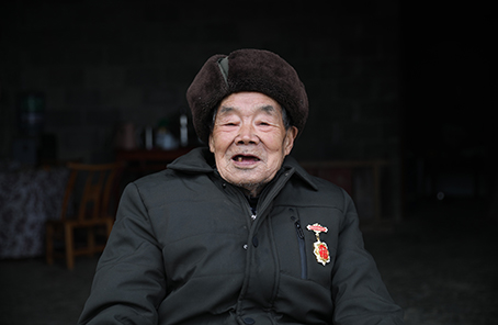 “死守陣地，決不能后退一寸”——記抗美援朝老兵黃忠茂