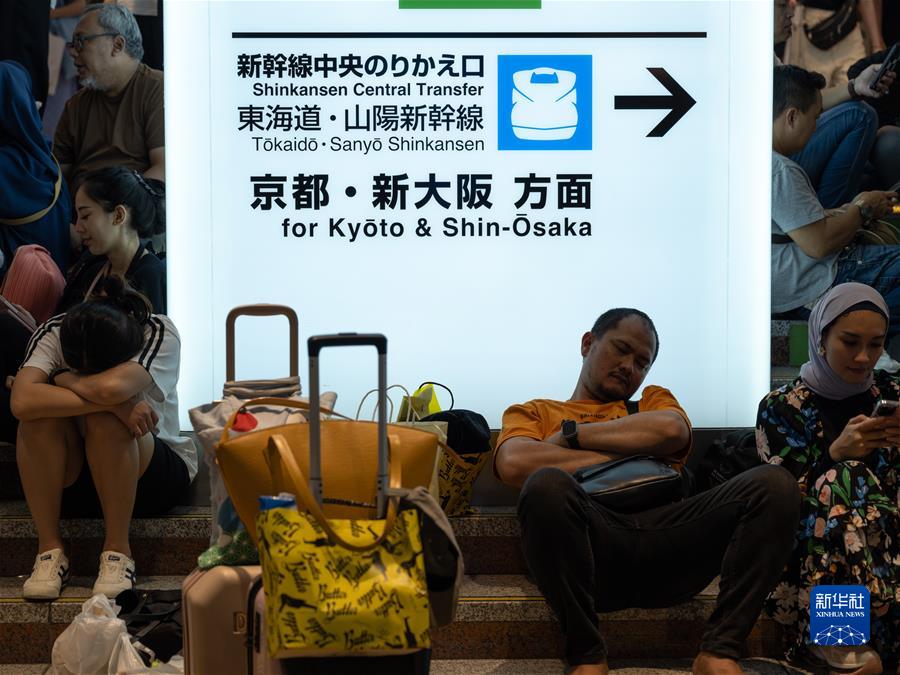 （國際·一周看天下）日本：臺風(fēng)登陸 新干線停運(yùn)
