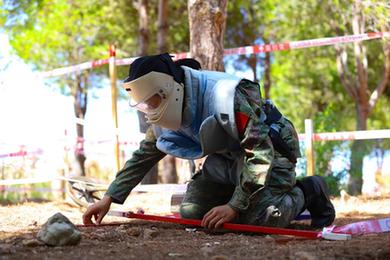 中國(guó)第21批赴黎維和官兵通過聯(lián)合國(guó)掃雷、排爆資質(zhì)認(rèn)證