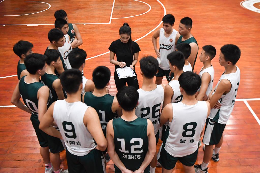 新華全媒+｜是教師也是教練，這個(gè)“95后”女孩帶出全國冠軍