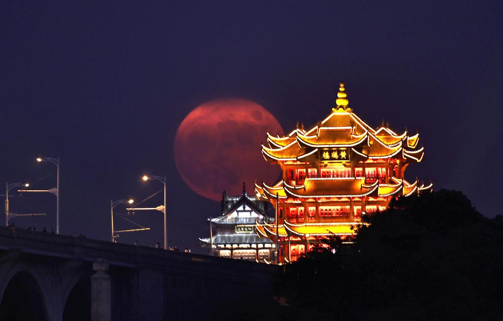 新華全媒+丨詩意中國——平分秋色一輪滿，長伴云衢千里明