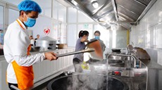 新華全媒＋丨山東惠民：“孝善食堂”烹出養(yǎng)老敬老“幸福餐”