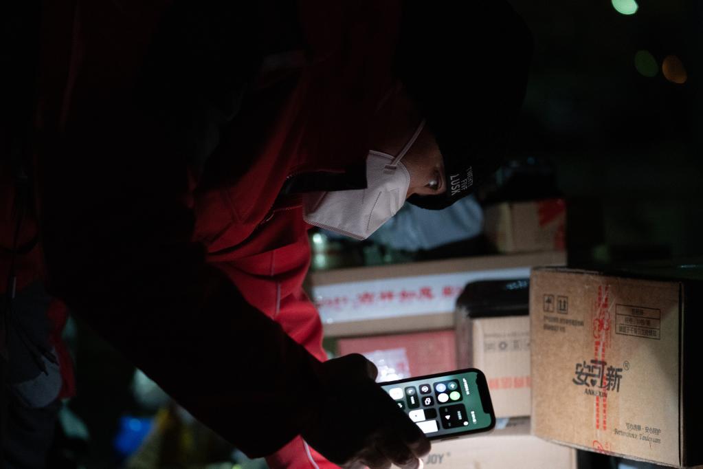 新華全媒+丨京外支援、夜間派送，疏通北京快遞堵點