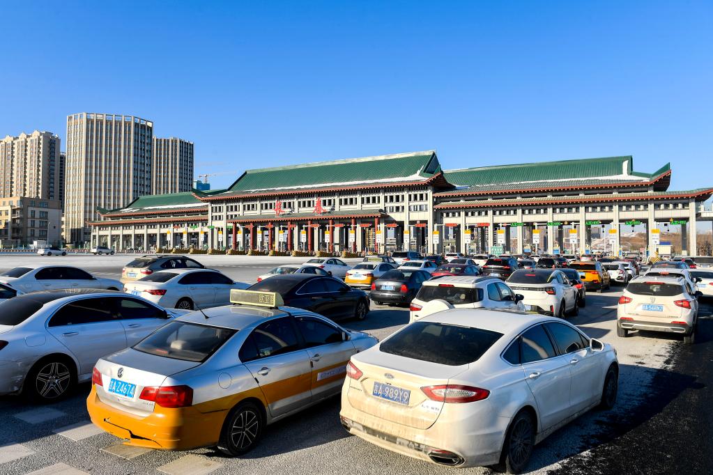 越來(lái)越忙 越來(lái)越好——從車(chē)流、人流、物流看吉林節(jié)日穩(wěn)經(jīng)濟(jì)