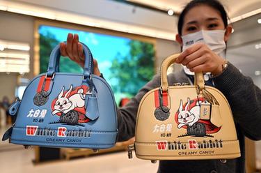 ?？趪H免稅城里的“兔年”商品
