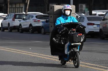 今年過年，開車回家！——“95后”騎手李文達(dá)成了年度“小目標(biāo)”