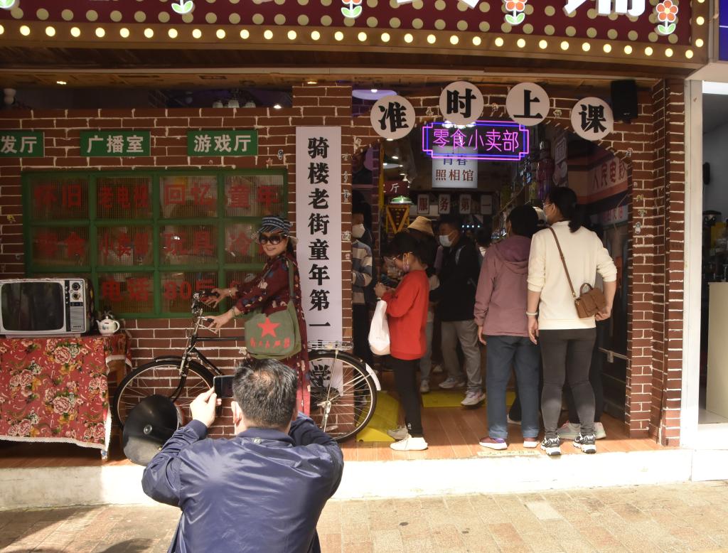 新春走基層丨?？冢候T樓老街年味濃