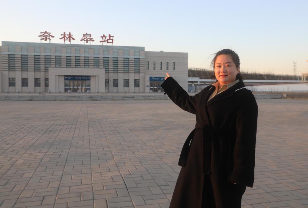 新華全媒+·代表風采錄丨王穎：做 “有情懷，會妙招，富鄉(xiāng)親”新時代返鄉(xiāng)新農(nóng)人