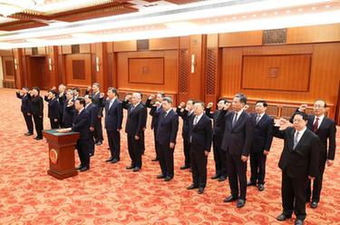 國務院各部部長、各委員會主任、中國人民銀行行長、審計長進行憲法宣誓
