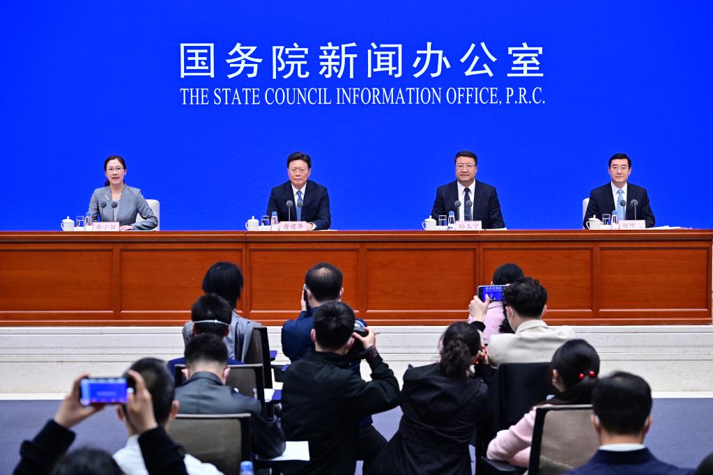國新辦舉行“權威部門話開局”系列主題新聞發(fā)布會介紹“守國門、促發(fā)展，為推進中國式現(xiàn)代化貢獻海關力量”有關情況