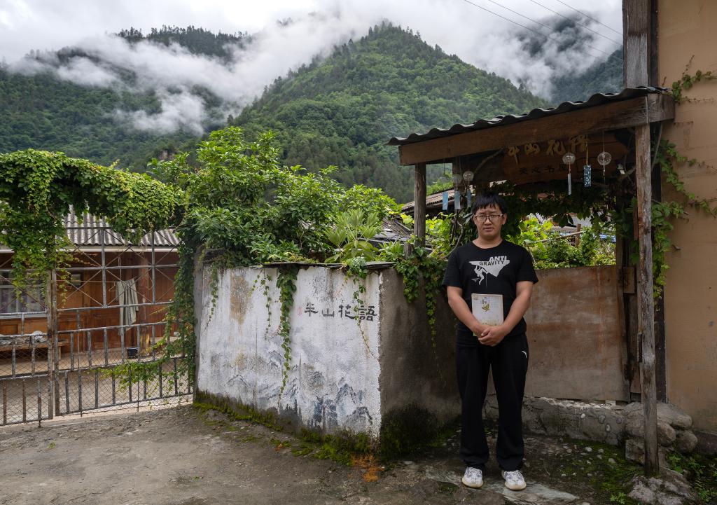 國道之行 從雪山奔向大海丨怒江邊，書香把夢想送往遠方