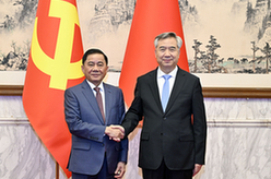 李希同越共中央政治局委員、中央書記處書記、中央檢查委員會主任陳錦繡舉行會談