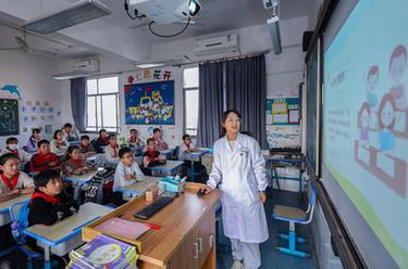 校園開展關(guān)愛(ài)青少年身心健康主題教育活動(dòng)