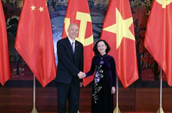 蔡奇同越共中央政治局委員、中央書記處常務(wù)書記張氏梅舉行會談