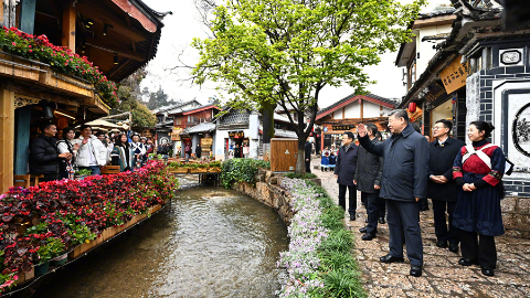 習(xí)近平考察麗江古城：文旅產(chǎn)業(yè)要走一條持續(xù)、健康的發(fā)展之路