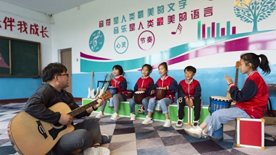 在東北鄉(xiāng)村，他們上演現(xiàn)實(shí)版“放牛班的春天”