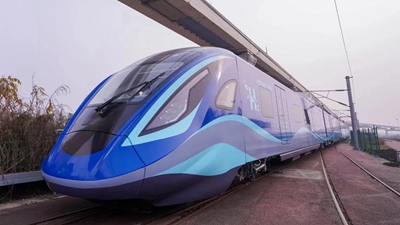 下線新車 謀劃新單 闖出新路——來(lái)自軌道客車生產(chǎn)基地中車長(zhǎng)客的新底氣