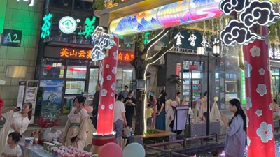 “鬧”中有序、提振消費(fèi)信心——湖北黃岡東坡夜市見(jiàn)聞