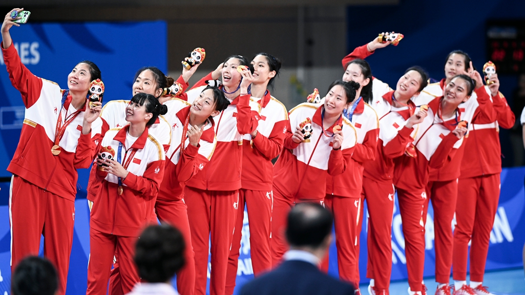 多項(xiàng)目收官日中國(guó)隊(duì)持續(xù)發(fā)力 歡笑與淚水皆是青春