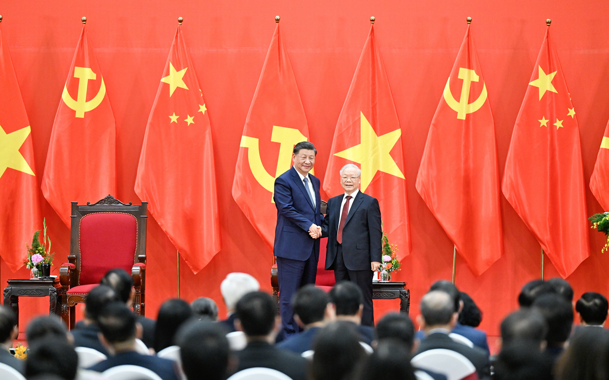 習(xí)近平同阮富仲共同會(huì)見中越兩國青年和友好人士代表